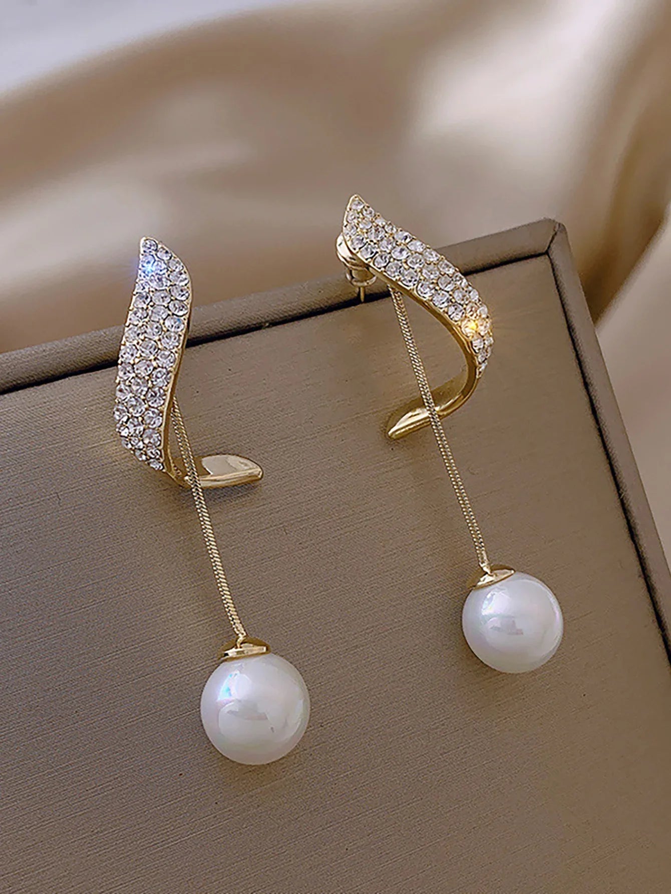 2 fashionable and gorgeous women's long diamond inlaid pearl geometric earrings, party and dinner party accessories